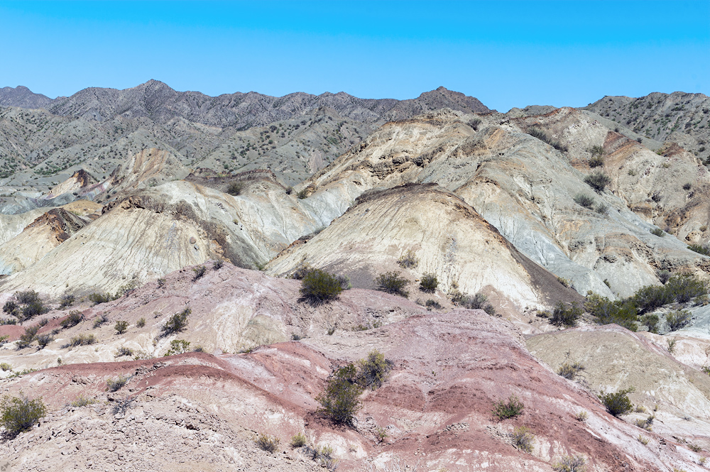 Am Fuß der rosa Hügel