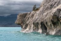 Der Hundekopf  Manchmal erfordert es ein bißchen Fantasie und längeres Suchen, bis man die vom Guide aufgeregt angekündigten Figuren auch wirklich selber erkennt. "Der Hundekopf" ist nämlich nur als solcher in dem Felsvorsprung erkennbar, wenn man sich im richtigen Blickwinkel  ausreichend dicht an der wie aus flüssigem Wachs gegossenen Felswand an ihn heranpirscht.