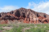 Schichtwerk  Alpine Gesteinsformen wie Basalt, Granit und Dolomit haben sicherlich auch ihre Reize, solch fantastische Formen, wie sie die Erosion nur in relativ weiche Ton- und Kalksedimente fräsen kann, finden wir aber sehr viel interessanter.