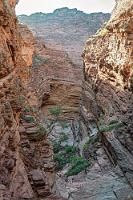 Teufelsschlund  Ebenfalls glazialen Ursprungs ist die nur wenige hundert Meter entfernte "Garganta del Diablo", deren rückwärtiger Teil sich an einer steilen Rampe zu einem von starken Wasserfällen geformten Schlund absenkt.