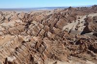 Einen ersten Eindruck...  ...der uns erwartenden bizarren Mondlandschaft rund um das weltbekannte Touristenörtchen 'San Pedro de Atacama' bot bereits der Blick von der Regionalstraße 23, die Calama mit San Pedro verbindet.