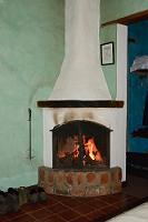 Äquatoriale Wärme  Mit großem Appetit geht's nach der Rückkunft im Hotel sofort zum Restaurant. Wohlig gesättigt werden wir anschließend in unserem Zimmer von einem kuscheligen Kaminfeuer und zwei in die Betten gelegten Wärmflaschen überrascht. Ein willkommener Service, denn trotz Äquatornähe kühlt es im Andenhochland nachts empfindlich ab. Und eine Zentralheizung gibt es in unserer historischen Unterkunft nicht.