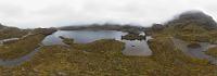 Wasserwelt  Wir schaffen es halb um die große Lagune und erklimmen an der Stelle, wo der Weg weiter ins Hinterland abzweigt, einen kleinen Hügel, von dem aus man einen prima Rundblick über die urwüchsige Landschaft hat.  360°   Pano : cuenca, el cajas, guayaquil