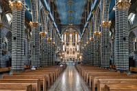 Basilica minor  Die Verleihung des Titels einer "kleineren Basilika" durch Papst Johannes Paul II. im Jahre 2003 läßt sich angesichts des durchaus beeindruckenden, dreiteiligen Kirchenschiffes nur dann richtig interpretieren, wenn man weiß, dass die Bezeichnung "Basilicae maiores" einzig den vier in Rom befindlichen Hauptkirchen zusteht. Der Bau der im neugotischen Stil errichteten Kirche begann erst im Jahre 1918 auf Initiative eines örtlichen Pfarrers, der einige Steinbrüche in der Umgebung erwarb, aus denen die gläubigen Gemeindemitglieder die Steine auf Ochsenkarren nach Jardín transportierten und diese dort mit ihren eigenen Händen zur Sühne ihrer Sünden bearbeiteten. Die Kirche wurde bereits 1932 geweiht, obwohl der Bau des Hauptkörpers erst 1940 abgeschlossen wurde. Die Fertigstellung von Teilen der Fassade und der Türme erfolgte sogar erst zwischen 1942 und 1949. Ein heftiges Erdbeben im Jahre 1979 richtete so große Schäden im Parque Principal und den umliegenden Gebäuden an, dass der Park völlig neu gestaltet werden mußte. Die Schäden an der Kirche waren wohl relativ überschaubar und beschränkten sich auf Reparaturen an den Türen und dem Einbau von Notausgängen.