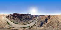 Gaub River  Das trockene Flußtal des Gaub wird flankiert von den Hügeln des Namib Wüstengebietes und den geschichteten Quarzschieferfelsen des nördlich beginnenden Khomashochlandes. Interessant sind außer den trockenen Nebenzuflüssen aus dem Hügelland besonders die vielfältigen Spuren einheimischen Wildes im Flussbett des Gaub.  360°   Pano