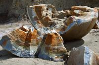 Und ich sach' noch: "Laß' die Kids nicht mit den Murmeln spielen..."  Denn das kommt dabei raus: Broken Boulder am Strand von Moeraki! : moeraki boulders,hampden