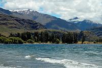 Stürmischer Tag an der Glendhu Bay  Eine traumhafte Kulisse für das entspannte 'After-Driving' bietet das Motor Camp an der Glendhu Bay. Der Blick über den Lake Wanaka bietet alle hohen Berge des Mt. Aspiring National Parks, von denen die hier gezeigten lediglich ein kleiner Ausschnitt sind. : wanaka, lake wanaka, queenstown lake district, mount aspiring, glendhu bay