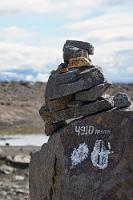 Der Beweis  Nach nur zwei Tagen ist unser Colca Abenteuer leider auch schon wieder vorbei. Die nächste Station ist der Titicacasee. Zuvor müssen wir aber die gleiche Strecke, die wir gekommen sind, wieder zurück fahren. Zumindest bis zum Abzweig nach Puno bei der Ortschaft Patahuasi. Noch einmal queren wir den "Paso de Patapampa", den mit 4910 m 'mean sea level' höchsten Punkt unserer Reise. Damit haben wir unseren bisherigen  Rekord aus Chile  um glatte 200 m überboten – und immer noch keinen Höhenkoller!