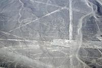 "Der Papagei"  So ganz eindeutig ist der Name nicht, da je nach Quelle einige der kleineren, unscheinbareren Figuren unterschiedliche Namen bekamen.   Unablässig erfährt man über Kopfhörer vom neben dem Piloten sitzenden Guide auf 'spanglish', was es vorne, links und rechts zu sehen gibt. Da ist soviel zu gucken, dass man mit dem Identifizieren der angesagten Figuren kaum hinterher kommt, geschweige denn, sie auch noch fotografieren kann. So kommen die Aha-Erlebnisse meist erst zu Hause beim Sichten des verschossenen Bildmaterials.