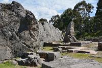 Der Puma  Nur aus einer bestimmten Perspektive sieht dieser etwas beziehungslos umsockelte Felsen einem sitzenden Puma ähnlich. Der Puma spielte, ebenso wie der Kondor und die Schlange bereits unter Völkern der Vorinkazeit eine bedeutende rituelle Rolle.