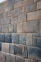 Stadtspaziergang Cusco #5  Inka Symbolik in den historischen Mauern des hypermodernen Hotels "Palacio Nazarenas" in der Calle Palacio.