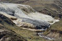 Weil es so schön ist...  ...hab' ich ein paar Meter weiter noch mal angehalten, um auch wirklich keine Perspektive dieses 500 mal 300 m großen Gebildes zu verpassen. Mag ja sein, dass sowas andere Leute kalt läßt. Uns begeistert so ein Wunder der Natur, zumal wenn es so gänzlich unerwartet auftaucht!